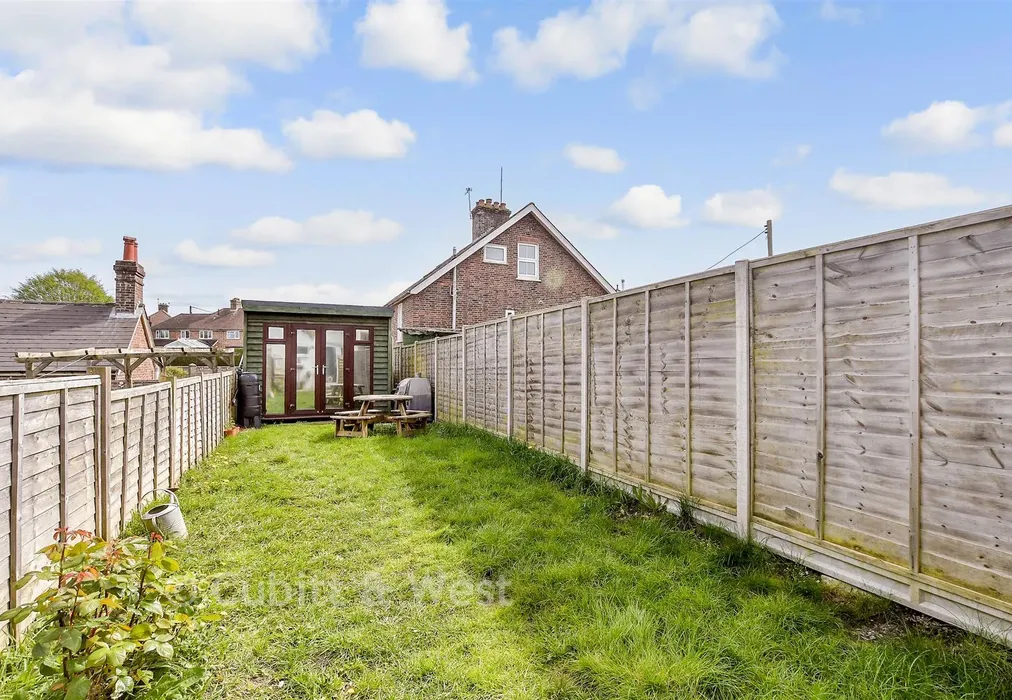 Rear Garden - Alexandra Road, Uckfield, East Sussex - Wards of Kent