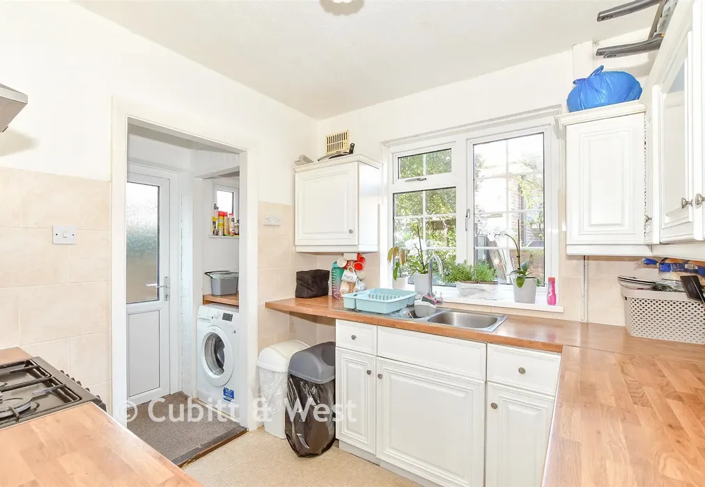 Kitchen - Lyon Street, Bognor Regis, West Sussex - Wards of Kent
