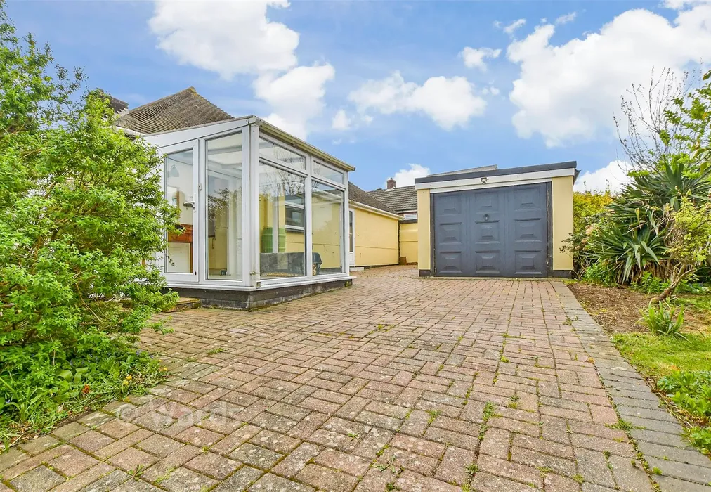 Driveway/Parking - Capel-Le-Ferne, Capel Le Ferne, Folkestone, Kent - Wards of Kent