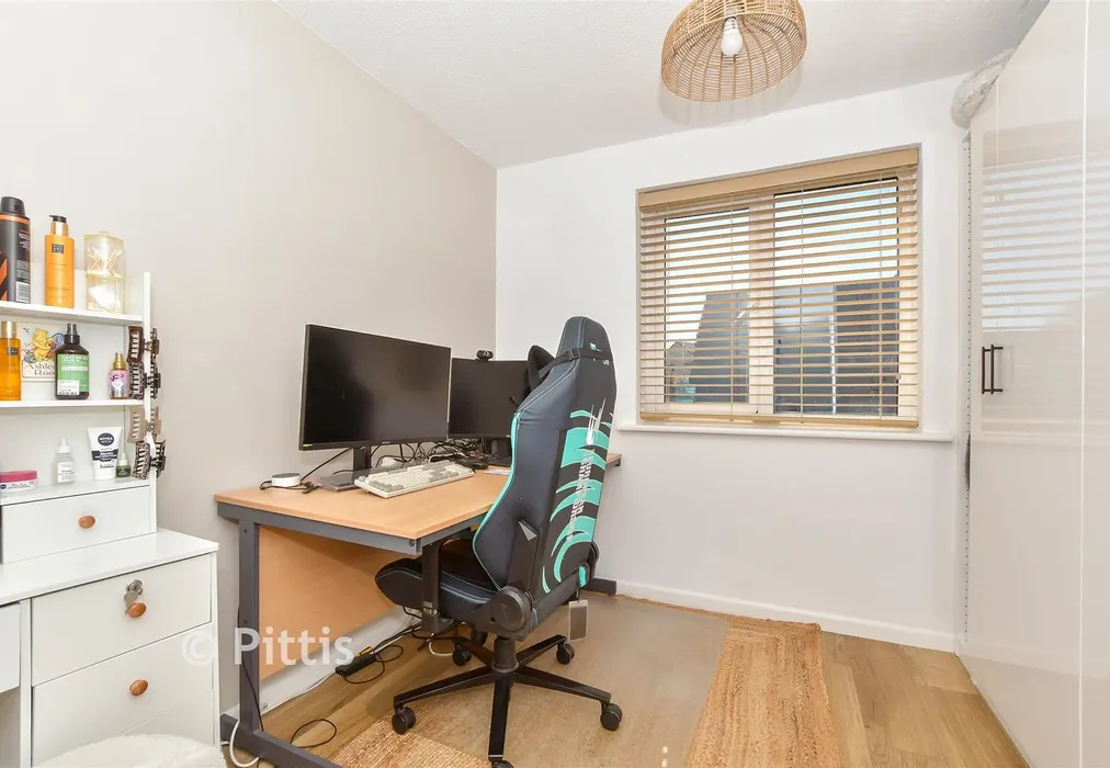 Bedroom 2 - Spring Walk, Newport, Isle of Wight - Wards of Kent