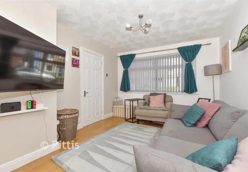 Lounge - Spring Walk, Newport, Isle of Wight - Wards of Kent