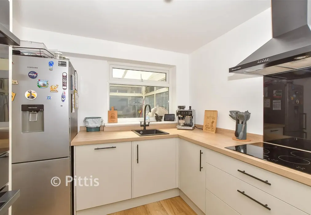 Kitchen - Spring Walk, Newport, Isle of Wight - Wards of Kent