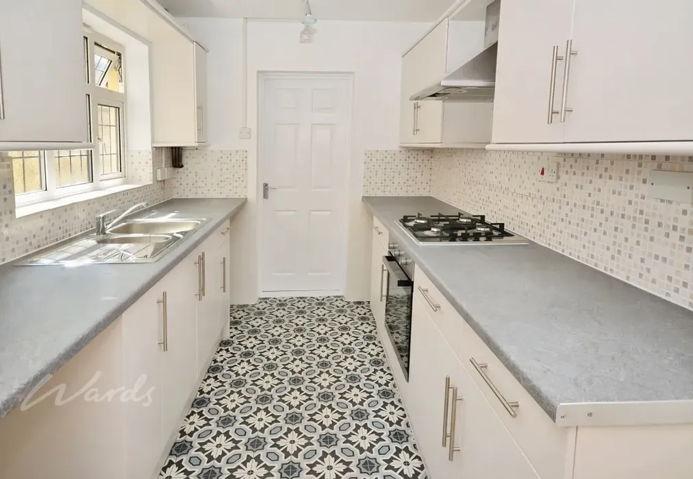 cowper kitchen - Cowper Road Gillingham ME7 - Wards of Kent