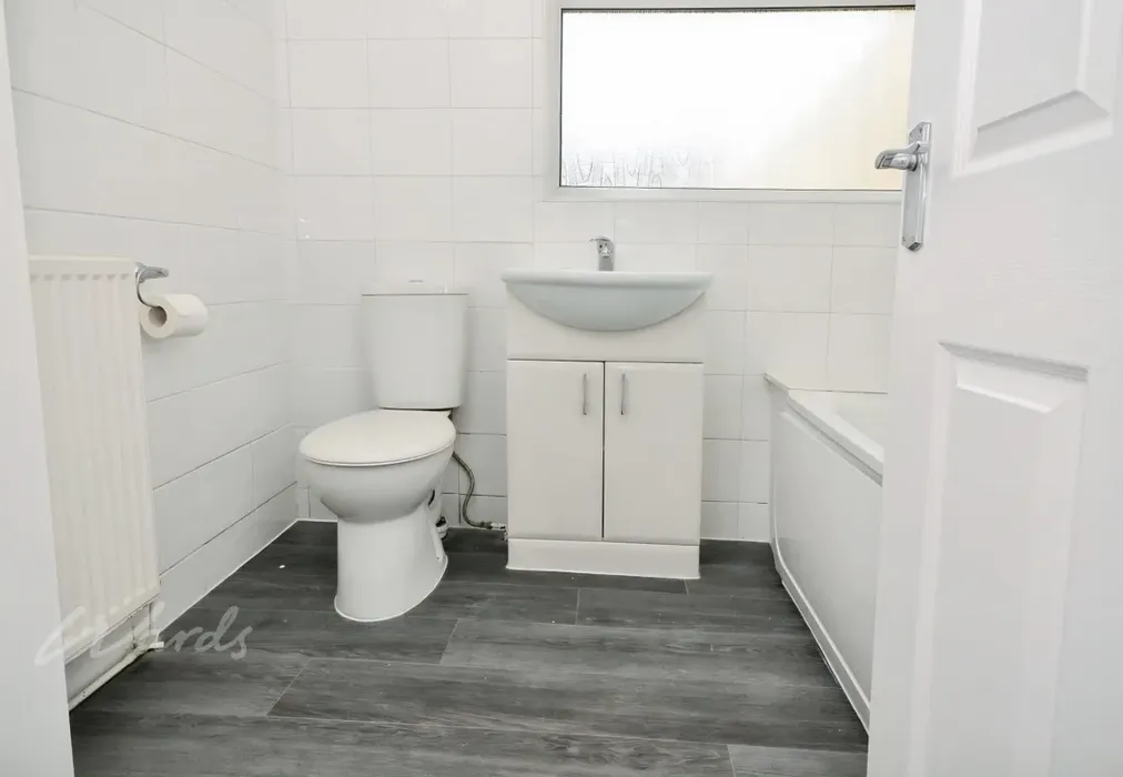 cowper bathroom - Cowper Road Gillingham ME7 - Wards of Kent