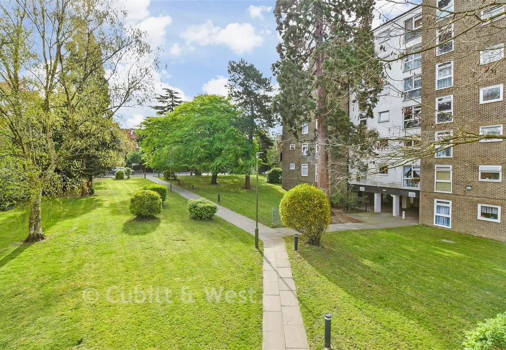 Communal Gardens - Westmoreland Drive, Sutton, Surrey - Wards of Kent
