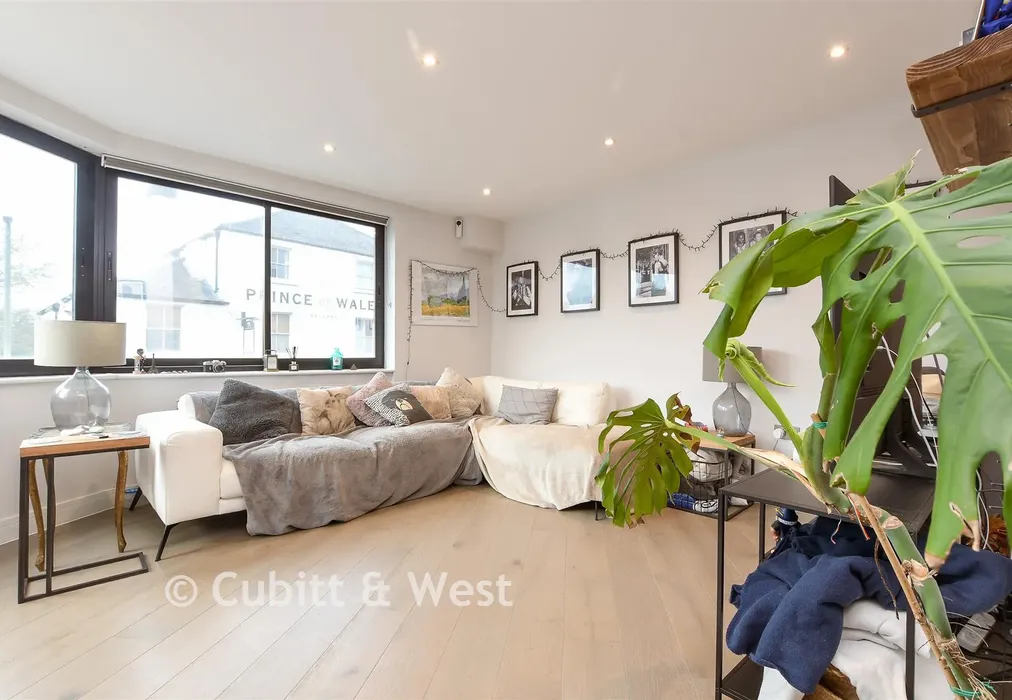 Kitchen/Living Room - Warren Road, Reigate, Surrey - Wards of Kent