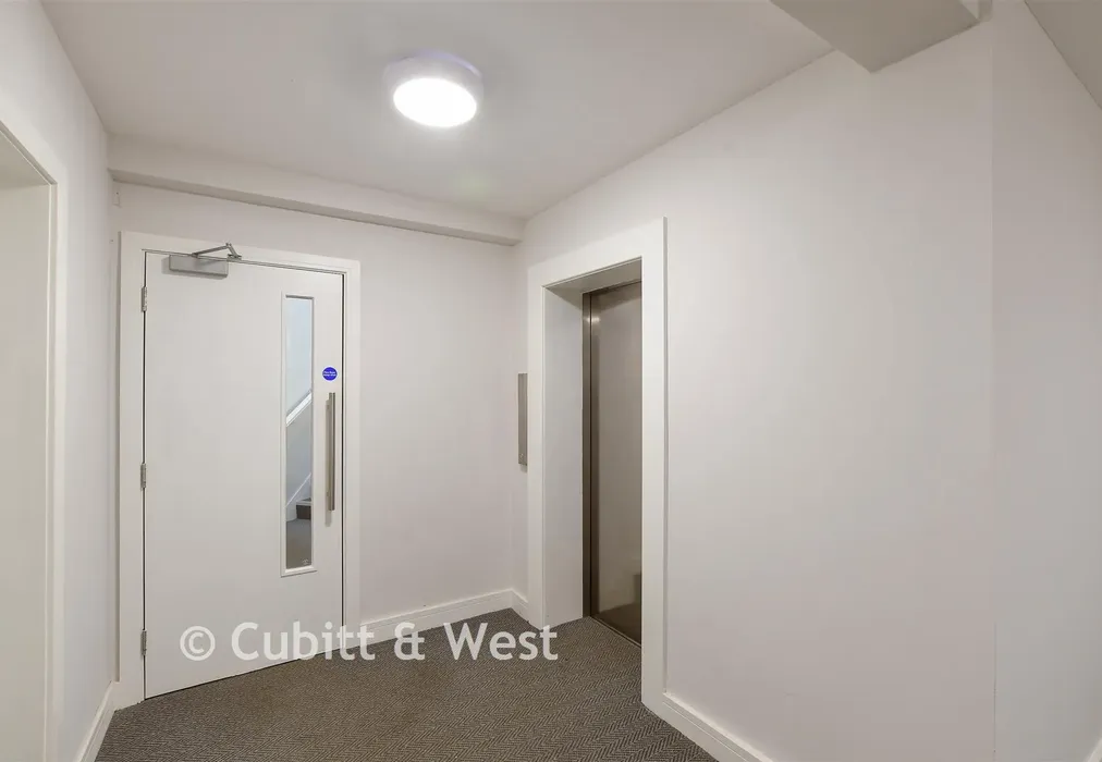 Internal Lifestyle Photograph - Warren Road, Reigate, Surrey - Wards of Kent