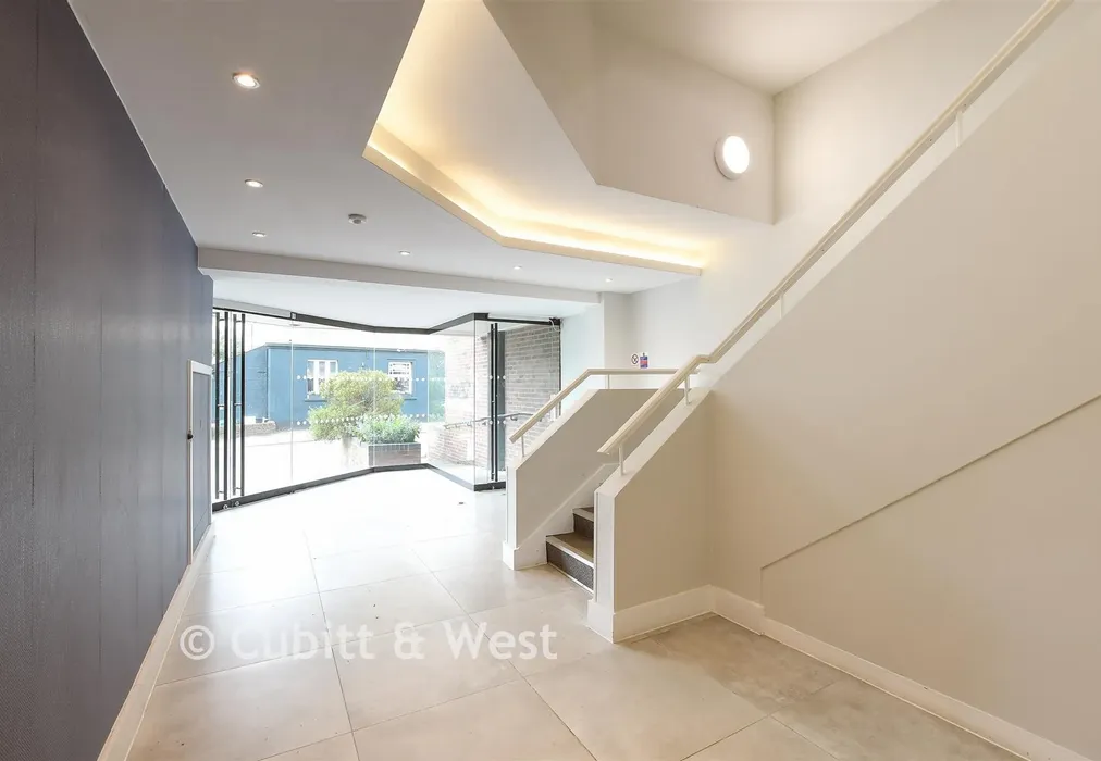 Internal Lifestyle Photograph - Warren Road, Reigate, Surrey - Wards of Kent