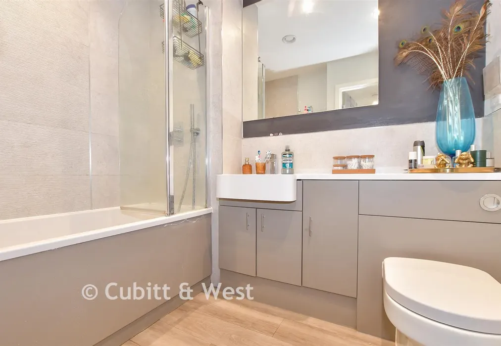 Bathroom - Wood Street, East Grinstead, West Sussex - Wards of Kent