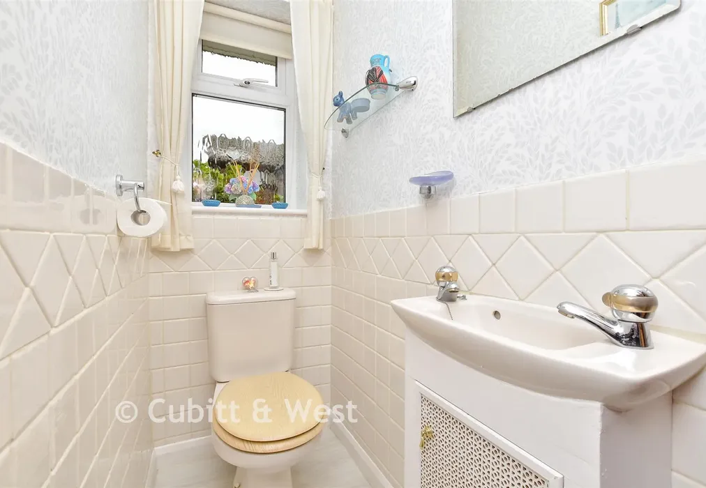 Cloakroom - Burford Lane, Epsom, Surrey - Wards of Kent