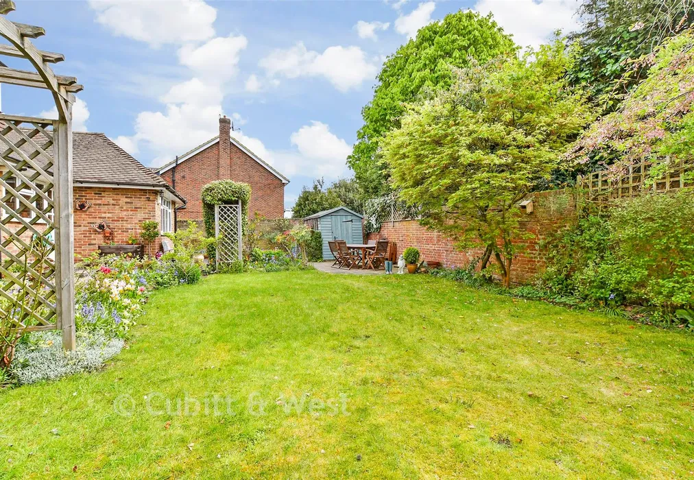 Rear Garden - Burford Lane, Epsom, Surrey - Wards of Kent