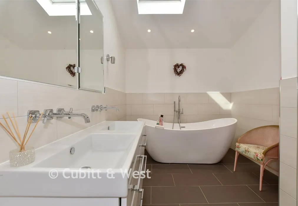 En-Suite Bathroom - Five Oaks Road, Slinfold, Horsham, West Sussex - Wards of Kent