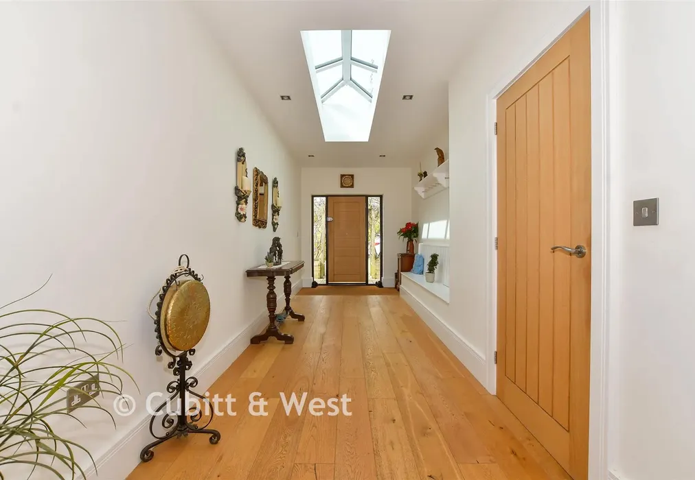 Entrance Hall - Five Oaks Road, Slinfold, Horsham, West Sussex - Wards of Kent
