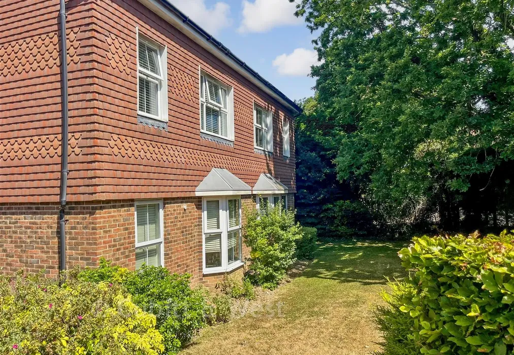 Communal Gardens - Linfield Lane, Ashington, West Sussex - Wards of Kent
