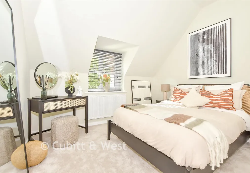 Bedroom - Prospect House, Outwood Lane, Chipstead, Surrey - Wards of Kent