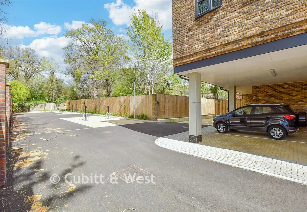 Driveway/Parking - Prospect House, Outwood Lane, Chipstead, Surrey - Wards of Kent