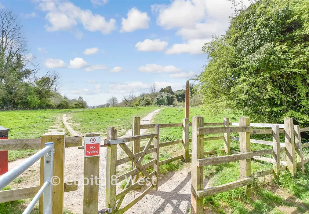 Surrounding Area - Prospect House, Outwood Lane, Chipstead, Surrey - Wards of Kent