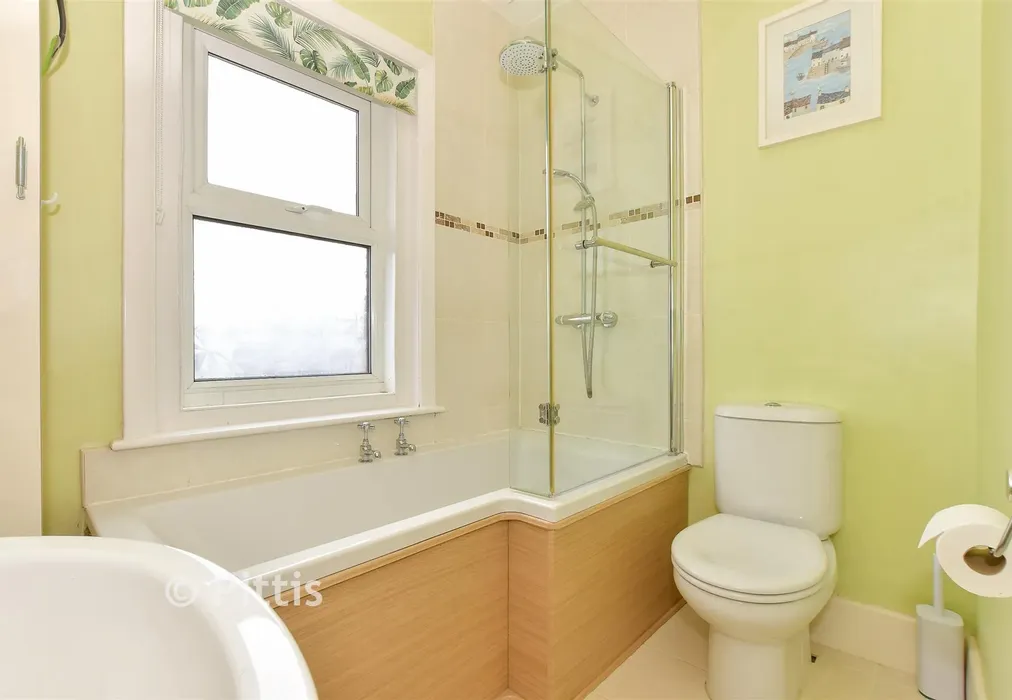 Bathroom - Little Preston Road, Ryde, Isle of Wight - Wards of Kent