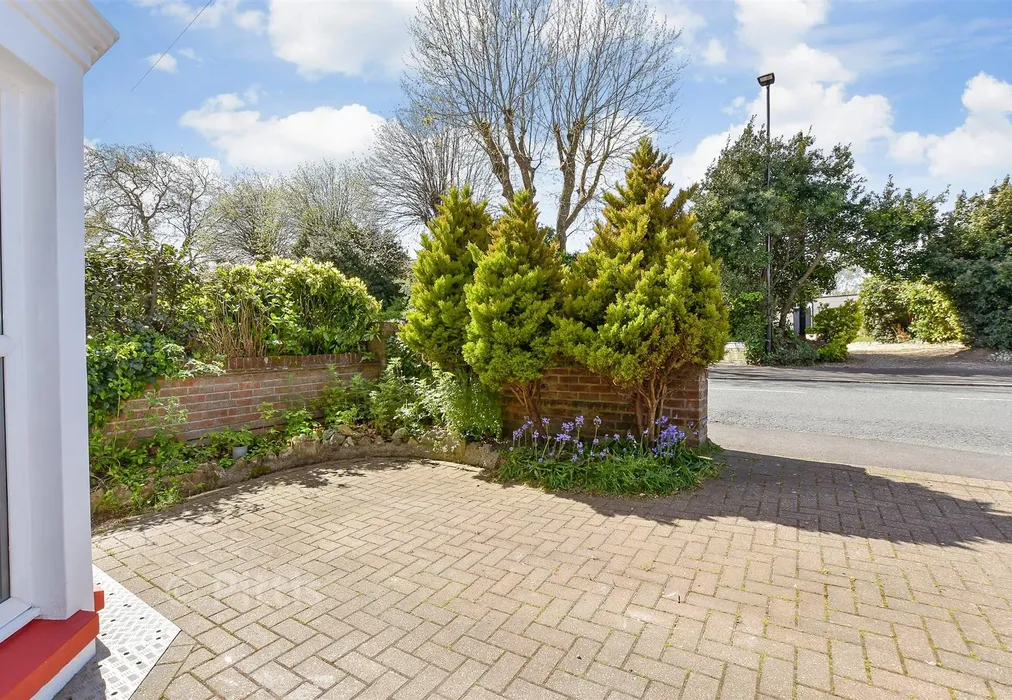 Driveway/Parking - Marlborough Road, Elmfield, Ryde, Isle of Wight - Wards of Kent
