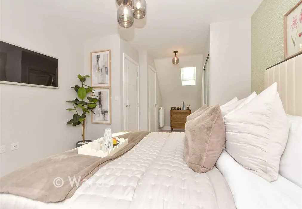 Bedroom 1 - The Locke, Scholars Place, Dunlin Walk, Iwade, Sittingbourne, Kent - Wards of Kent