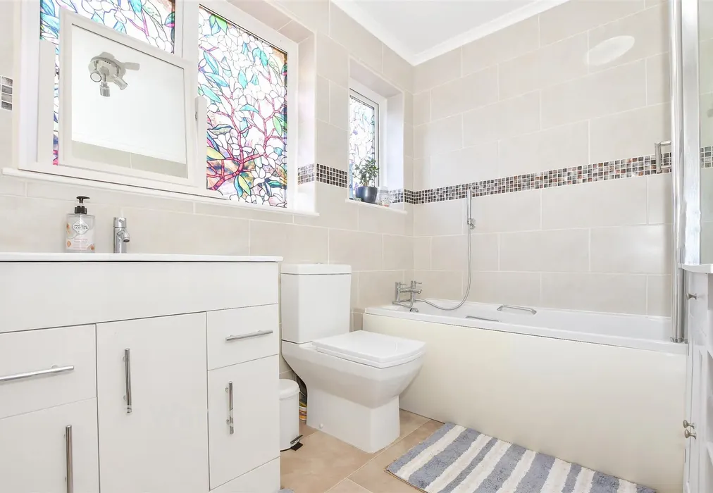 Bathroom - Park Way, Coxheath, Maidstone, Kent - Wards of Kent
