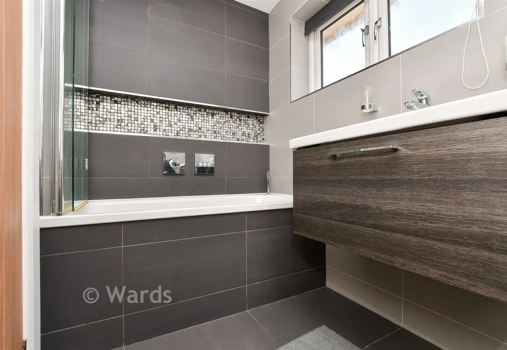 Bathroom - Mill Road, Deal, Kent - Wards of Kent
