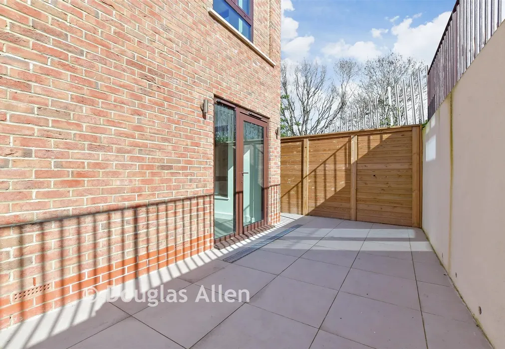 Side Garden - Quarter Four, Larkshall Road, Chingford - Wards of Kent