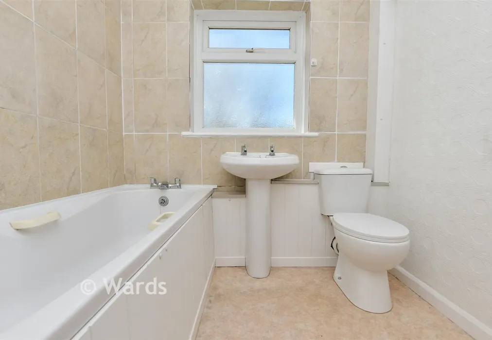 Bathroom - Elms Vale Road, Dover, Kent - Wards of Kent