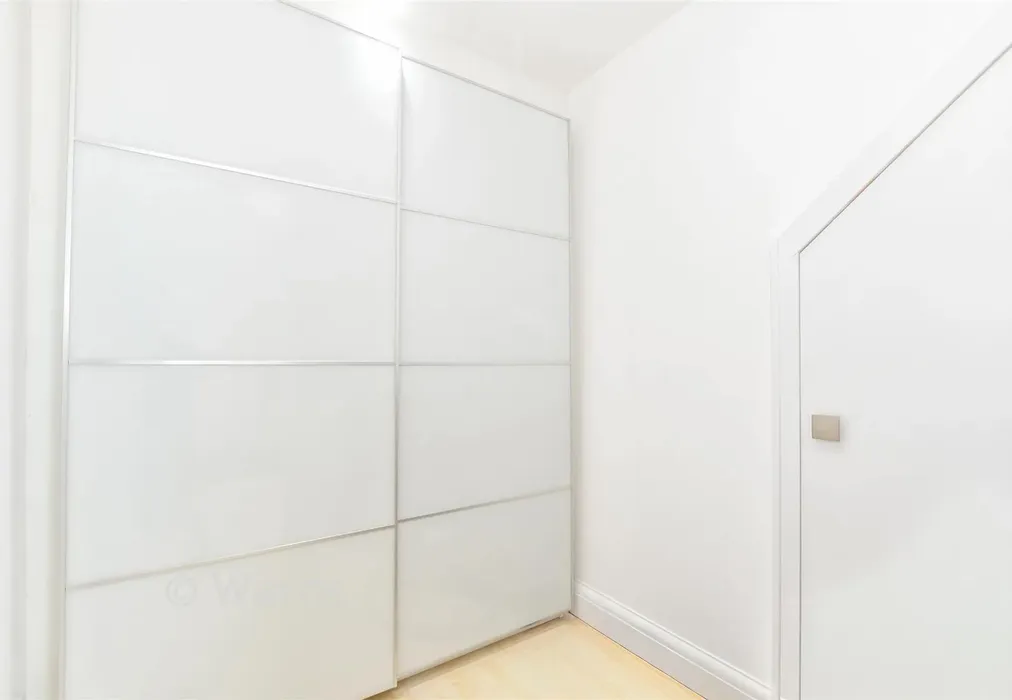Dressing Room - Hailstone Close, Tonbridge, Kent - Wards of Kent