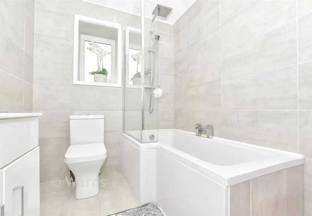 Bathroom - Hailstone Close, Tonbridge, Kent - Wards of Kent