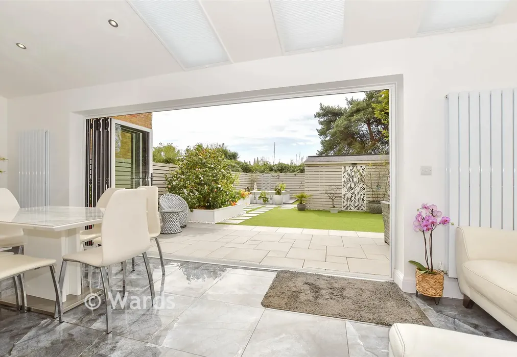 Internal Feature - Hailstone Close, Tonbridge, Kent - Wards of Kent
