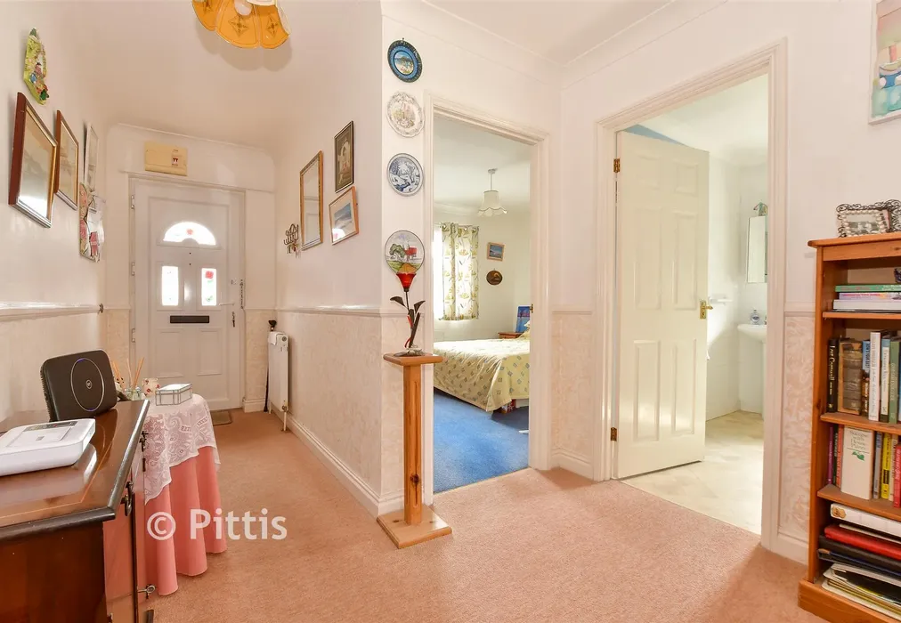 Internal Lifestyle Photograph - Avenue Road, Sandown, Isle of Wight - Wards of Kent