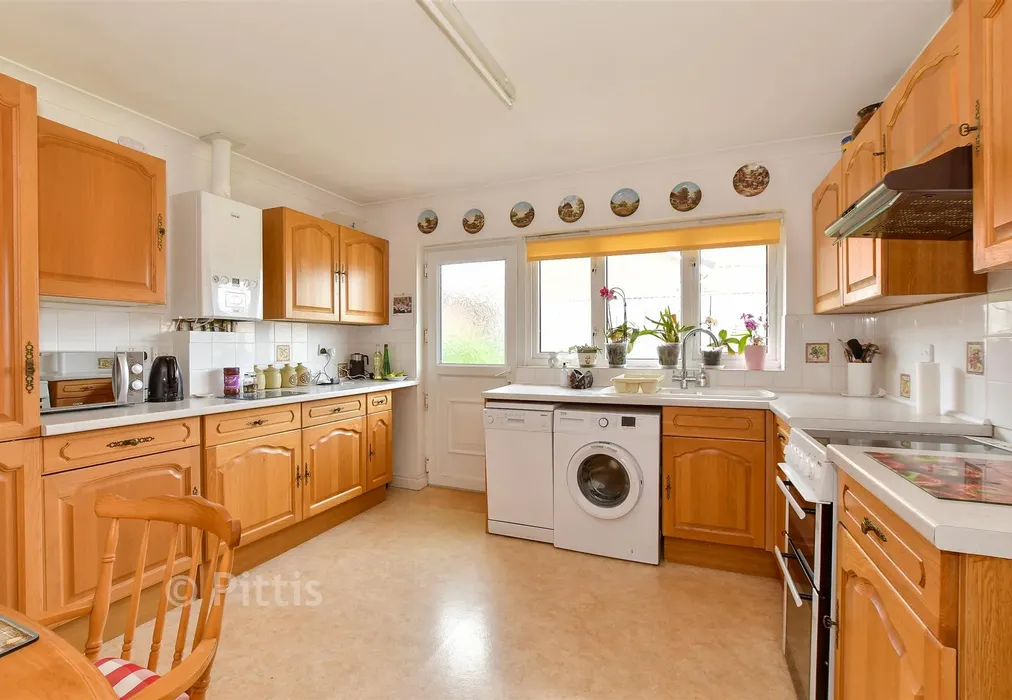 Kitchen/ Dining Room - Avenue Road, Sandown, Isle of Wight - Wards of Kent