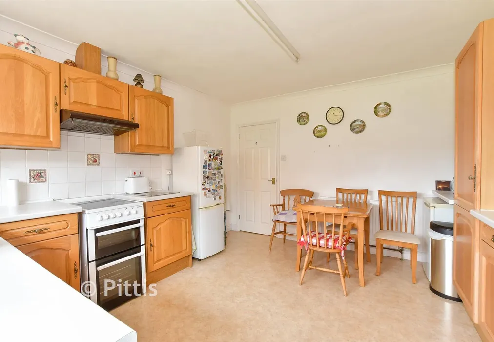 Kitchen/ Dining Room - Avenue Road, Sandown, Isle of Wight - Wards of Kent