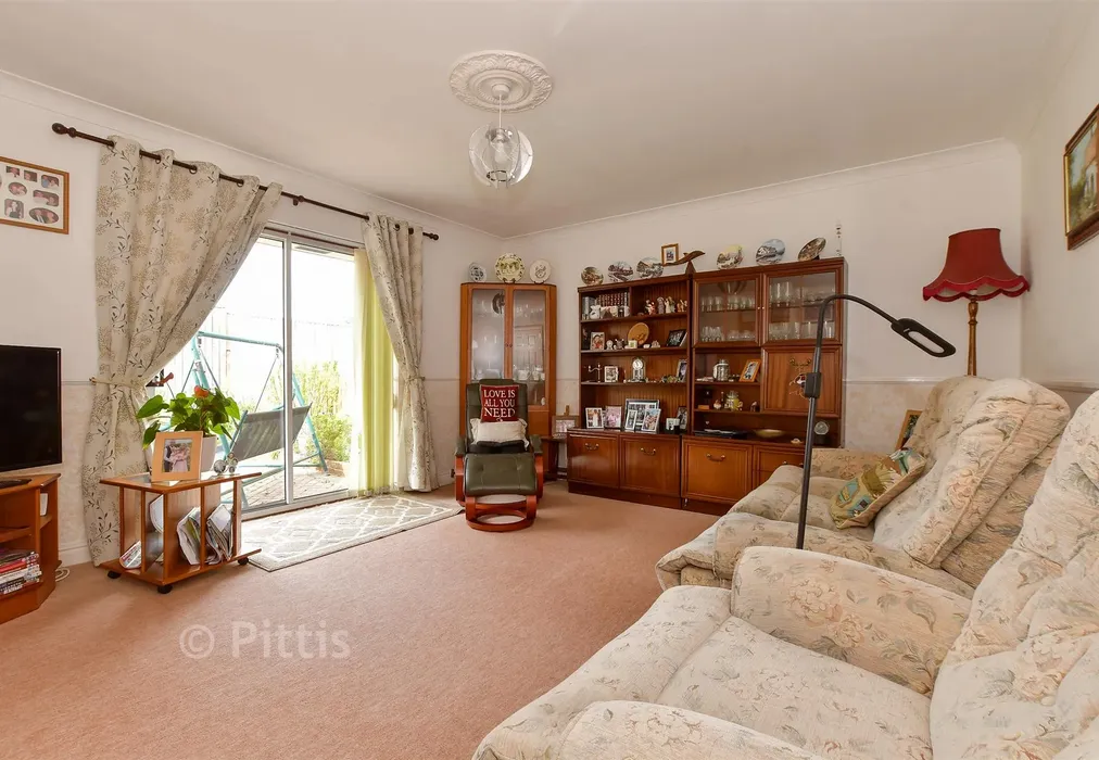 Lounge - Avenue Road, Sandown, Isle of Wight - Wards of Kent