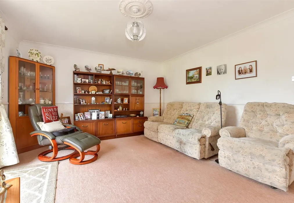 Lounge - Avenue Road, Sandown, Isle of Wight - Wards of Kent