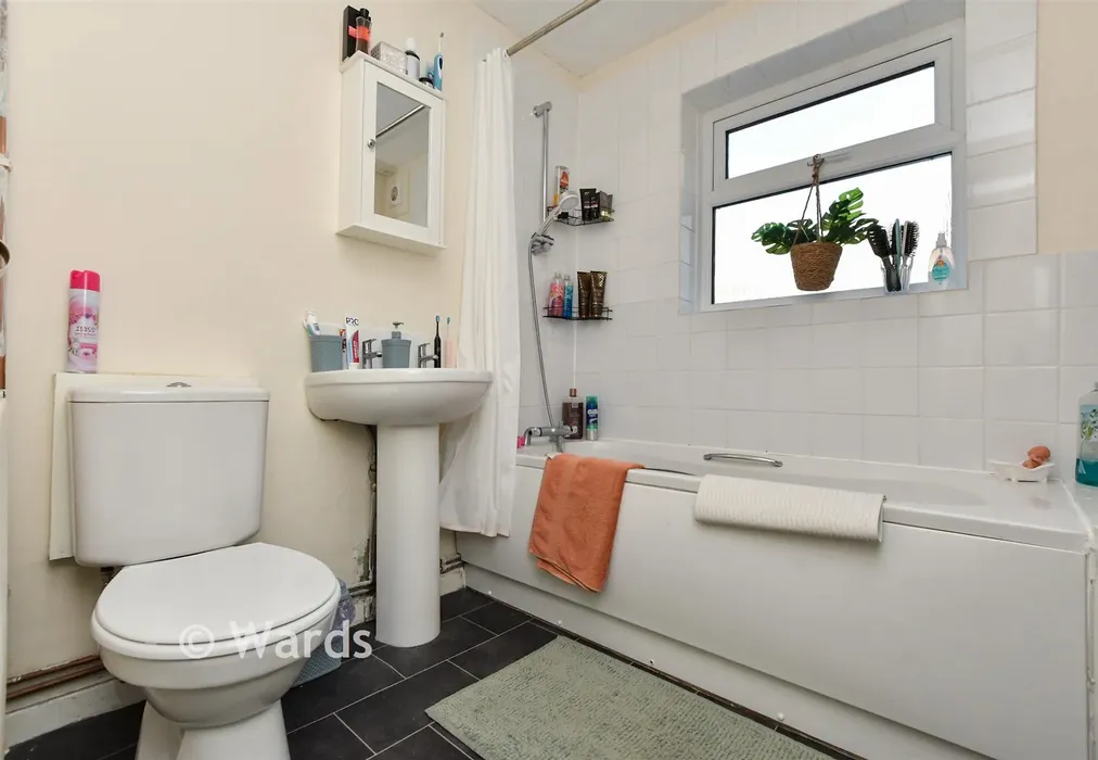 Bathroom - Coombe Valley Road, Dover, Kent - Wards of Kent