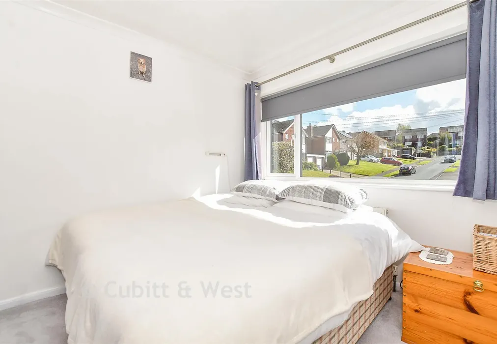 Bedroom 2 - Combe End, Crowborough, East Sussex - Wards of Kent