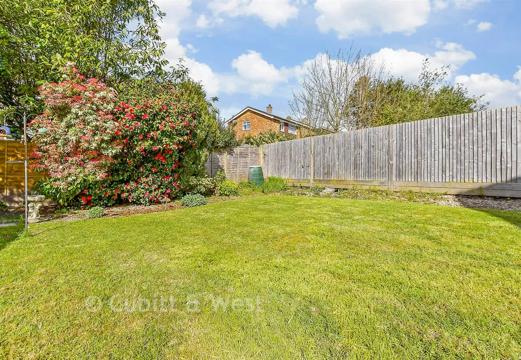 Rear Garden - Combe End, Crowborough, East Sussex - Wards of Kent