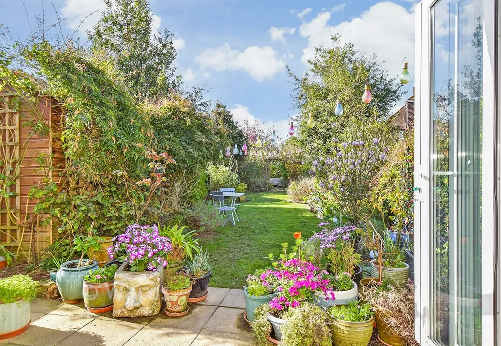 External Lifestyle Photograph - Shorncliffe Road, Folkestone, Kent - Wards of Kent