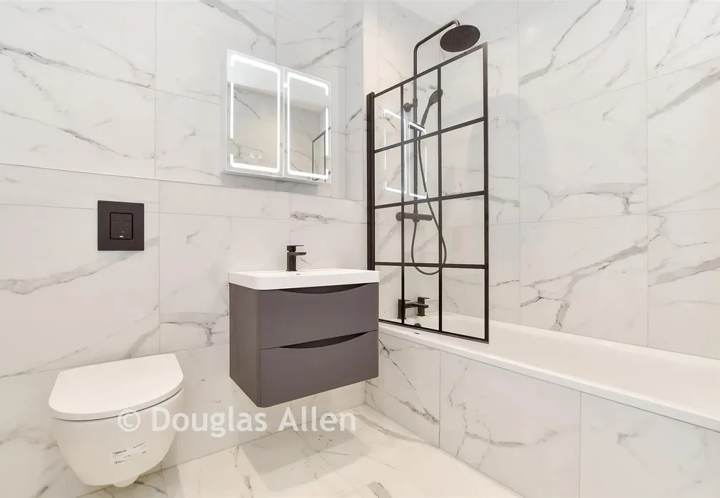 Bathroom - Quarter Four, Larkshall Road, Chingford - Wards of Kent