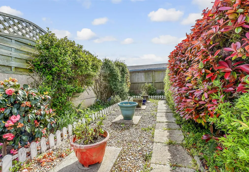 Front Garden - Redoubt Way, Dymchurch, Romney Marsh, Kent - Wards of Kent