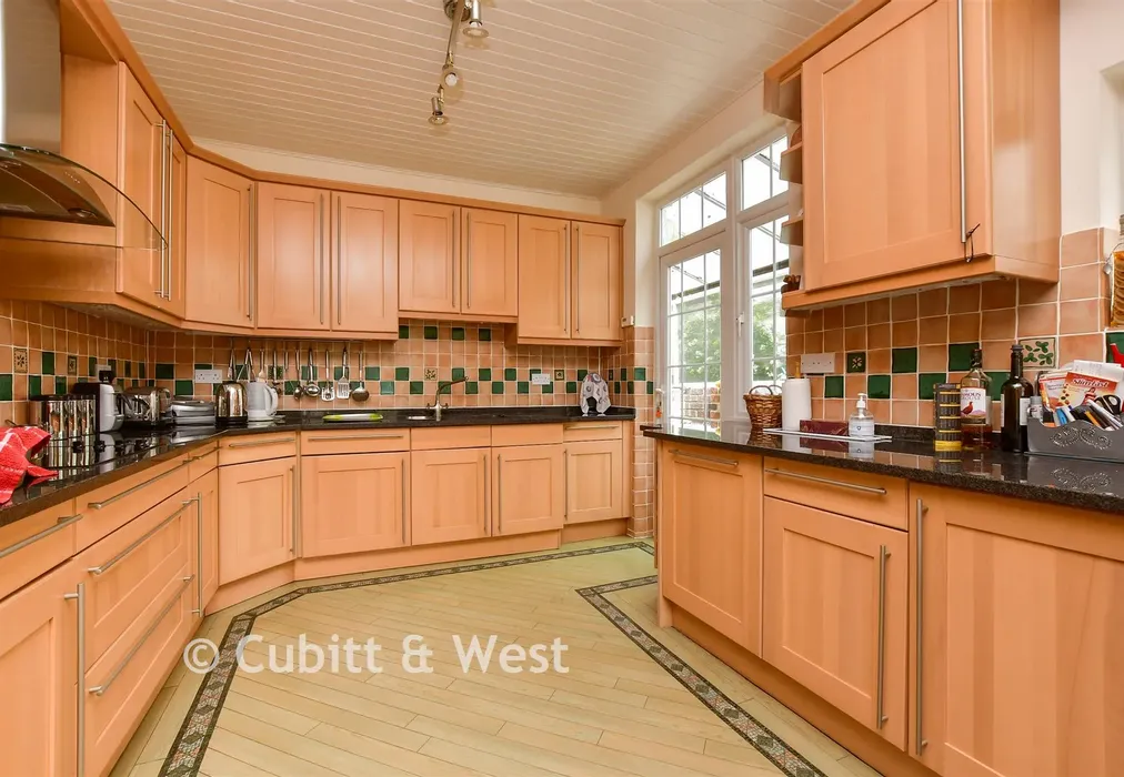 Kitchen/Dining Room - Woodmere Avenue, Shirley, Croydon, Surrey - Wards of Kent