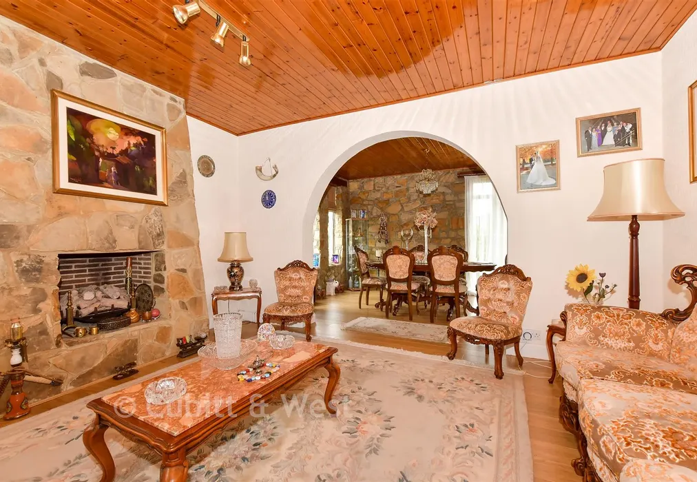 Lounge - Woodmere Avenue, Shirley, Croydon, Surrey - Wards of Kent