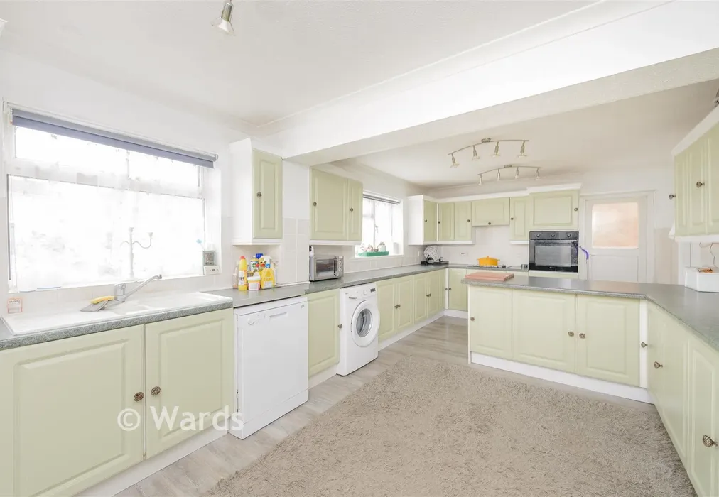 Kitchen - Courtfield Avenue, Lordswood, Chatham, Kent - Wards of Kent