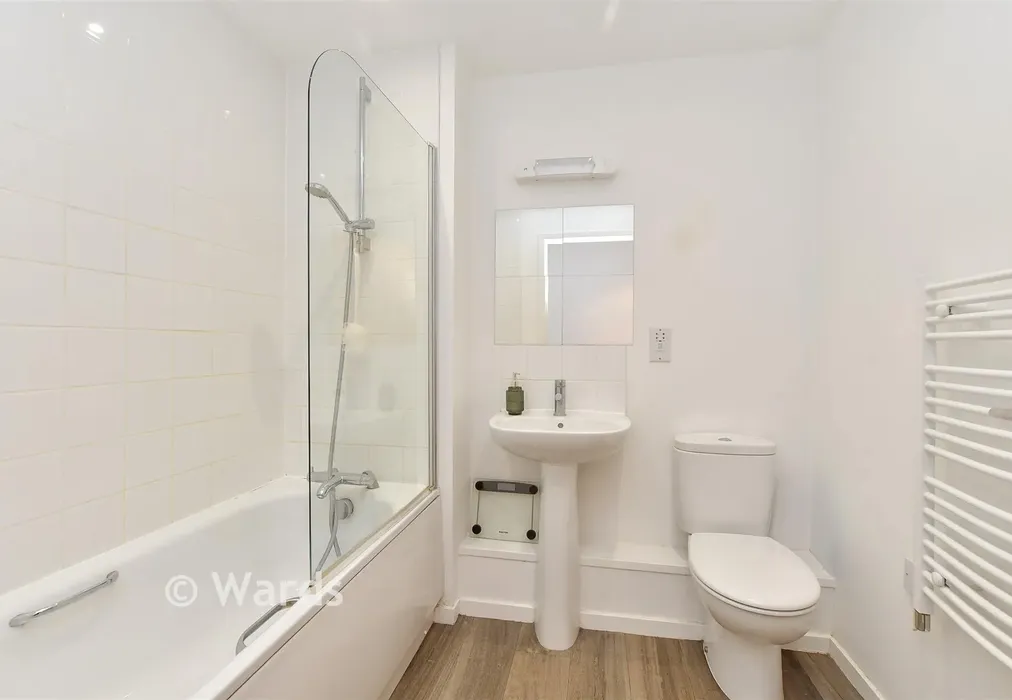 Bathroom - Church Street, Sittingbourne, Kent - Wards of Kent