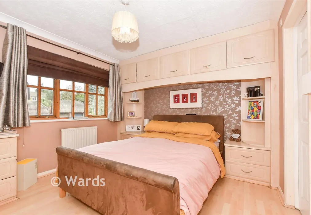 Bedroom 1 - Jarvis Place, St Michaels, Tenterden, Kent - Wards of Kent