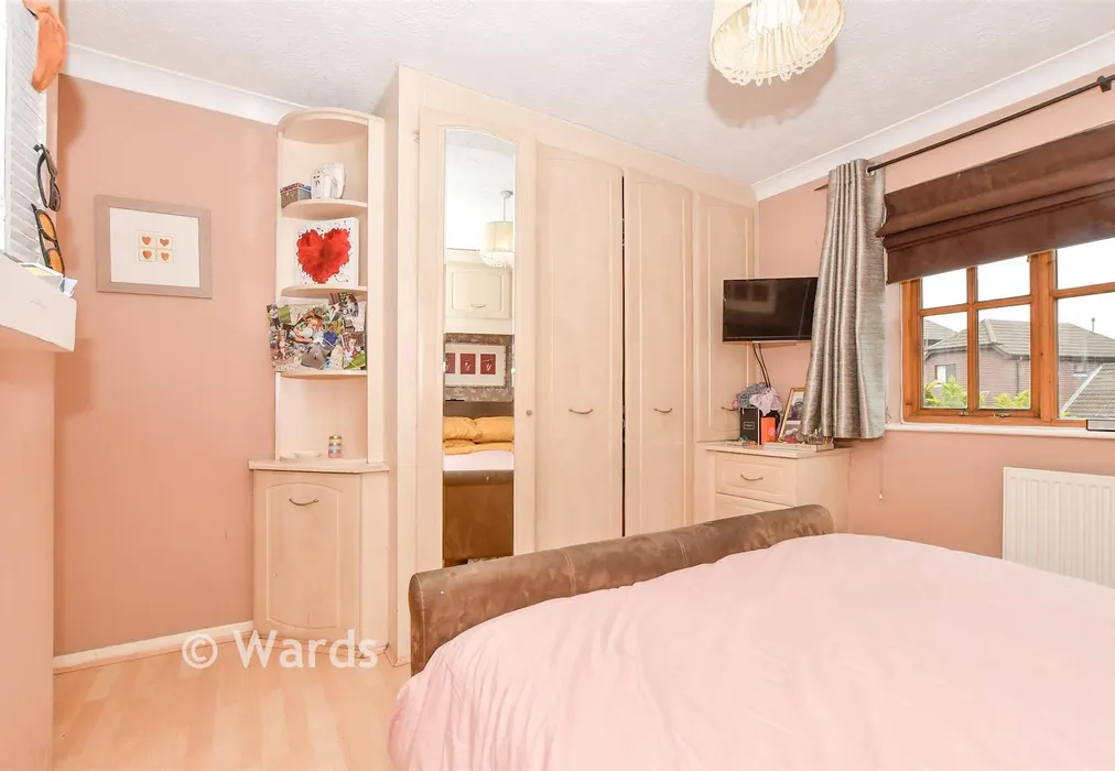 Bedroom 1 - Jarvis Place, St Michaels, Tenterden, Kent - Wards of Kent