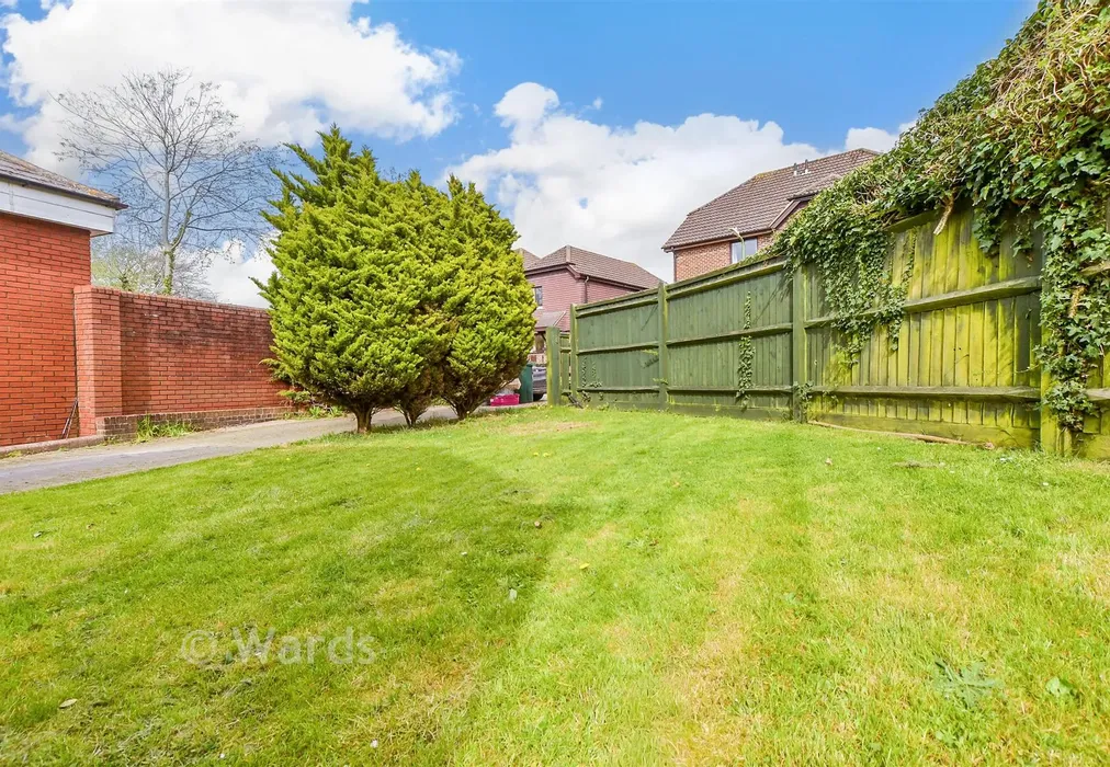 Rear Garden - Jarvis Place, St Michaels, Tenterden, Kent - Wards of Kent