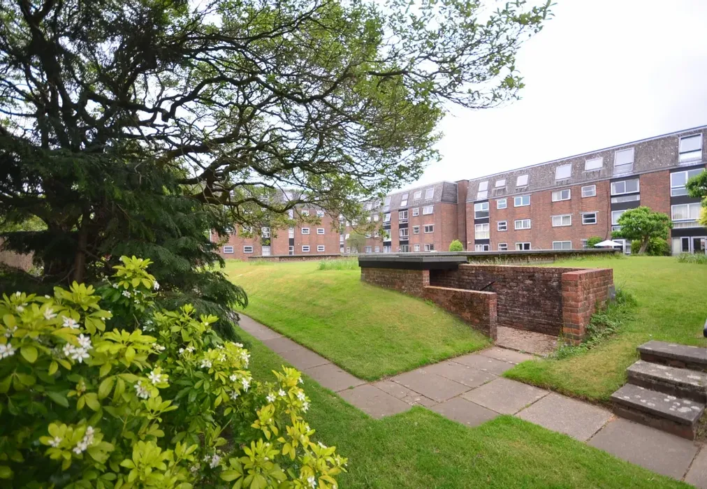 Castle gardens block - Swan Street Petersfield GU32 - Wards of Kent